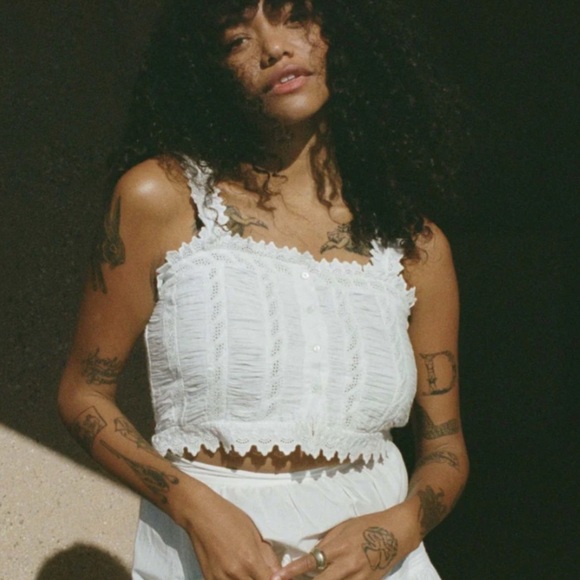 Doen Tops - Doen Ari White Crop Top with Lace Trim, size Medium but fits small.